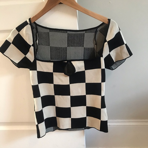 Pixie Market Black and White Key-Hole Top✨🥰 - Picture 2 of 4